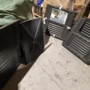 Composteur 450 L en plastique  avec trappe et couvercle amovible.